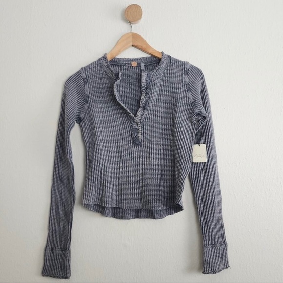 NWT Free People One Colt Distressed V-Neck Long Sleeve Thermal Knit Crop Top - Picture 1 of 7